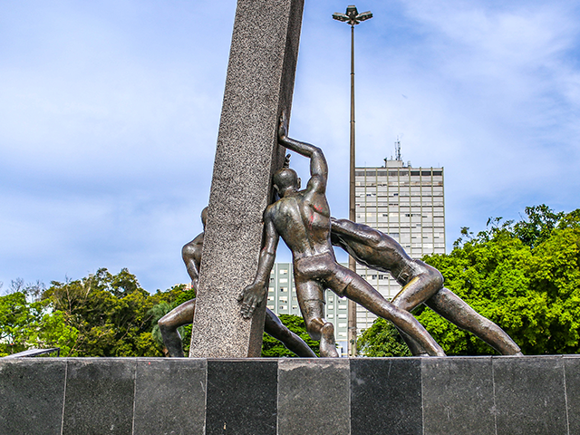 Monumento em Goiânia homenageia negros. índios e brancos - Curta Mais